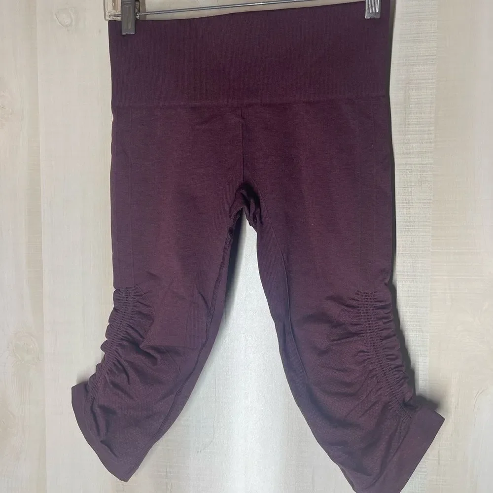 Lululemon In The Flow‎ Crop II Bordeaux burgundy heather leggings knee length, 6